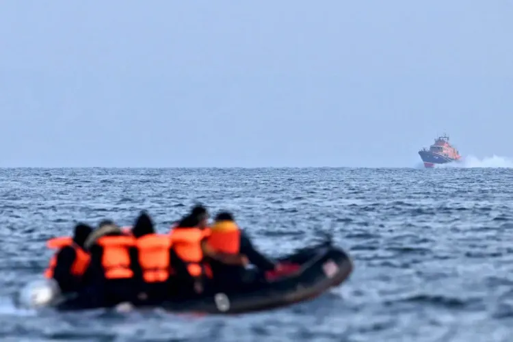 الداخلة: وحدة تابعة للبحرية الملكية تقدم المساعدة لـ 103 مرشحين للهجرة غير الشرعية