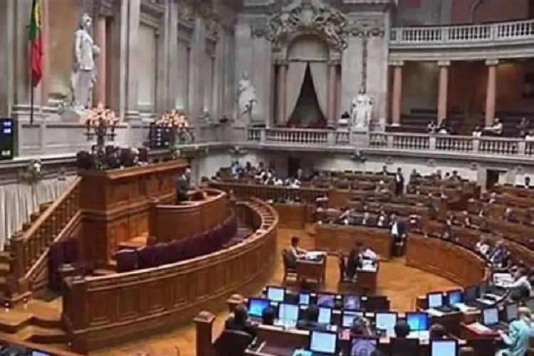 البرلمان البرتغالي يصادق على مشروع قانون لتشديد سياسة الهجرة