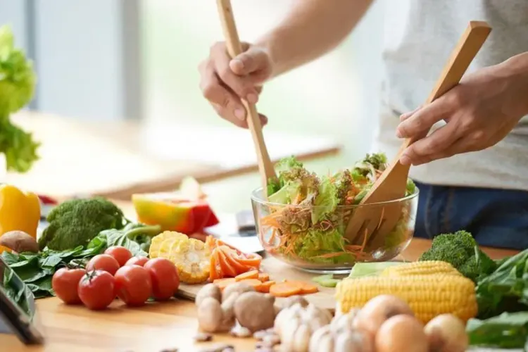 بعض الأنظمة الغذائية والصيام المتقطع قد تقلل نمو الأورام السرطانية