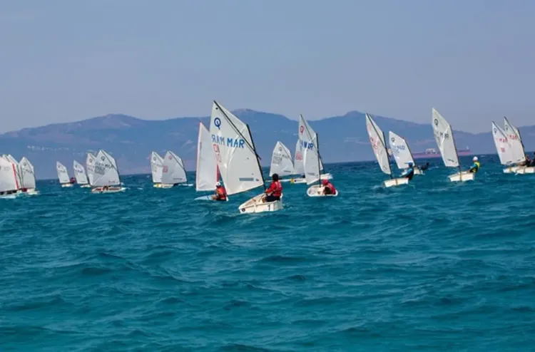 المغرب ينظم بطولة العالم للشراع في صنف "التفاؤل" سنة 2026
