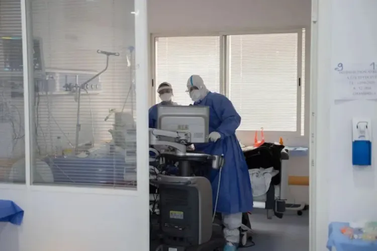 الدكتور الطيب حمضي يؤكد أن الحالات الثلاث المشتبه في إصابتها بجدري القردة في المغرب لا تدعو للقلق