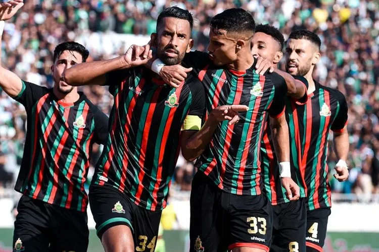 البطولة الاحترافية للقسم الأول: الجيش الملكي والرجاء الرياضي يخوضان تنافسا محتدما في مقدمة الترتيب