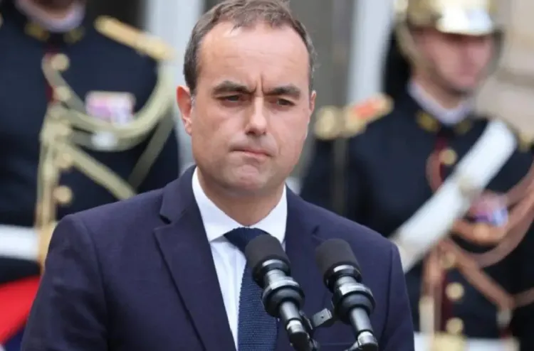 الحكومة الفرنسية الجديدة تقدم استقالتها