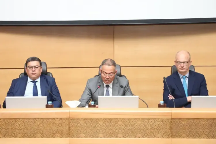 الحكومة تباشر مراجعة النفقات العمومية لقطاعي الماء والتعليم