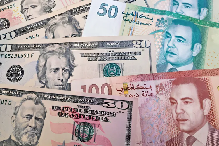 الدولار يتراجع بنسبة 0,6 في المائة مقابل الدرهم