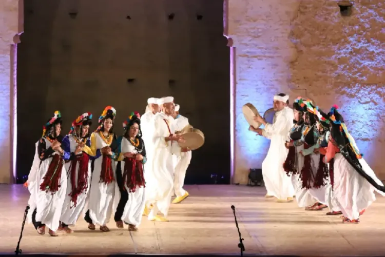 الدورة 54 للمهرجان الوطني للفنون الشعبية .. أهازيج وأجواء احتفالية في استعراض للفرق الفلكلورية