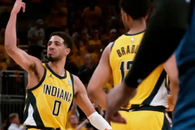 الدوري الأمريكي لكرة السلة.. فريق بايسرز يصدم ثاندر في الثانية الأخيرة ويحرز التقدم في أولى مباريات النهائي