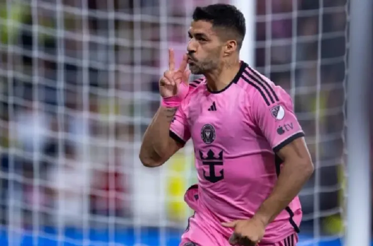 الدوري الأمريكي لكرة القدم.. المهاجم الأوروغواياني لويس سواريز يجدد عقده مع فريق إنتر ميامي