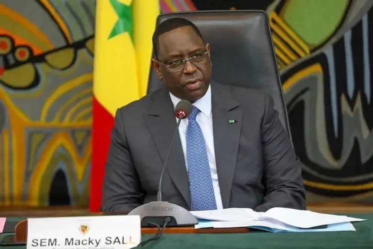 الرئيس السنغالي يدعو إلى التصويت يوم الأحد في هدوء وسكينة