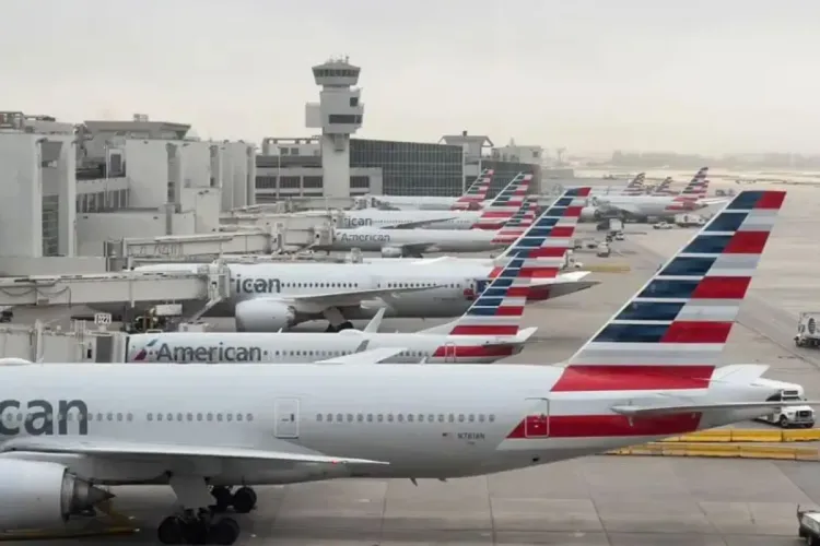 الولايات المتحدة: العواصف القوية تلغي آلاف الرحلات الجوية