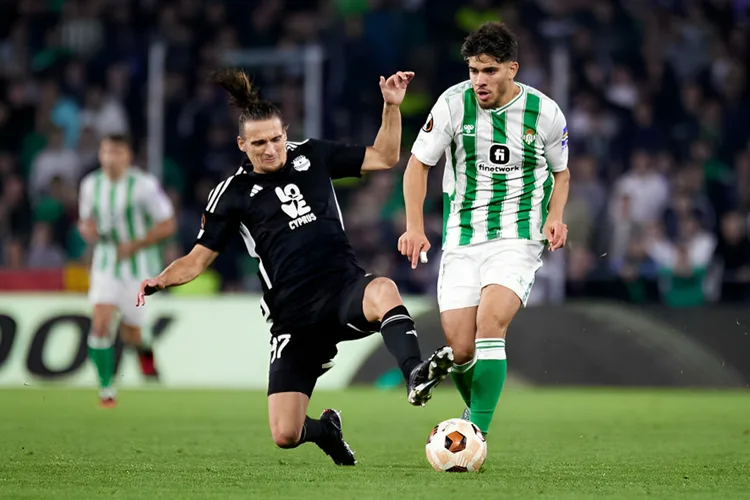 الزلزولي يسهم في فوز بيتيس على أريس ليماسول