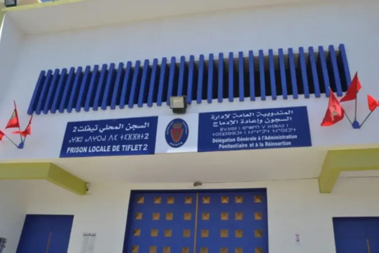 إدارة السجن المحلي تيفلت 2 توضح بشأن وضع سجين في غرفة إنفرادية ومنعه من القراءة والكتابة