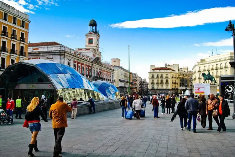 اسبانيا تسجل رقما قياسيا في عدد السياح قارب 24 مليون سائح