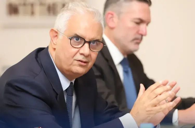 وزير التجهيز والماء المغربي يتباحث مع المديرة العامة للتجهيزات المستدامة بالبنك الأوروبي لإعادة البناء والتنمية