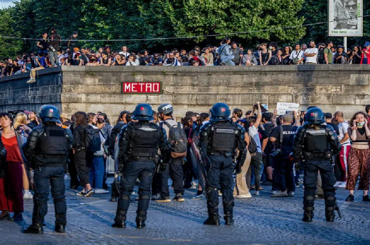 مقتل الشاب نائل: مسيرات في عدة مدن فرنسية تنديدا بعنف الشرطة