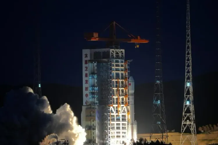 الصين تطلق مجموعة أقمار صناعية للأنترنت