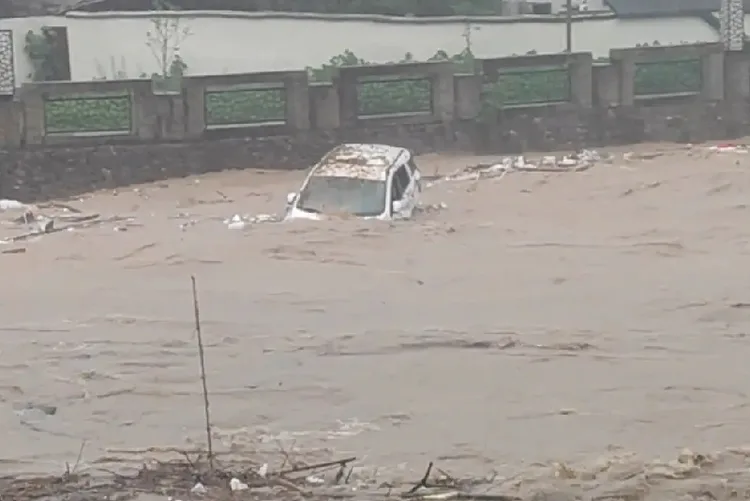 الصين .. مصرع ستة أشخاص جراء فياضانات قياسية جنوب غرب البلاد