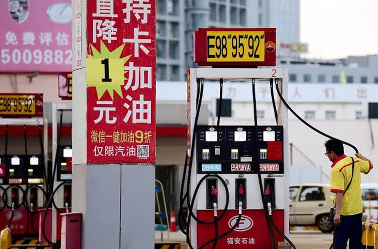 أسعار النفط تتراجع مع عودة المخاوف بشأن الطلب الصيني