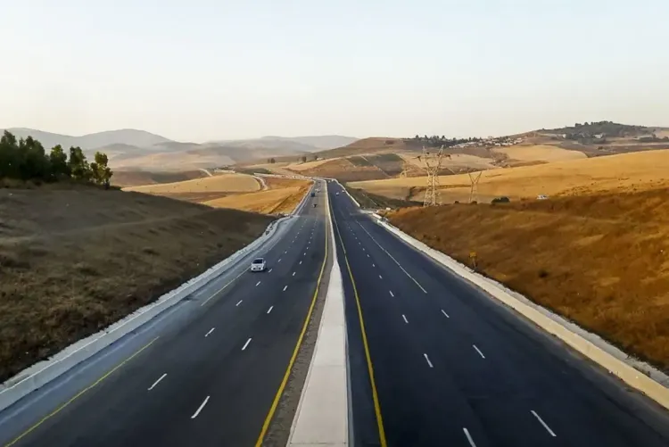 الطريق السريع تزنيت-الداخلة، رافعة مهيكلة لتعزيز الدينامية السوسيو - اقتصادية للأقاليم الجنوبية للمملكة