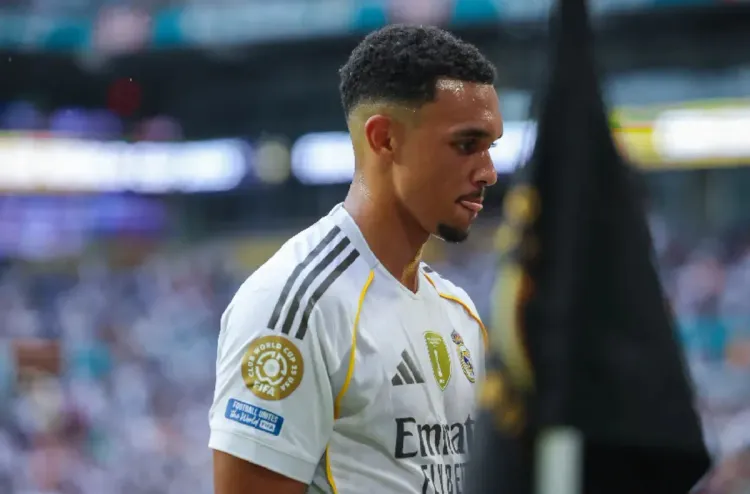 كرة القدم.. ألكسندر-أرنولد الظهير الأيمن لريال مدريد يتعرض لإصابة ستغيبه لعدة أسابيع