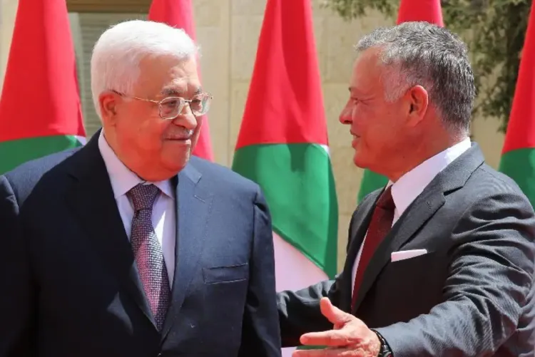 العاهل الأردني والرئيس الفلسطيني يبحثان بعمان آخر تطورات الوضع في المنطقة