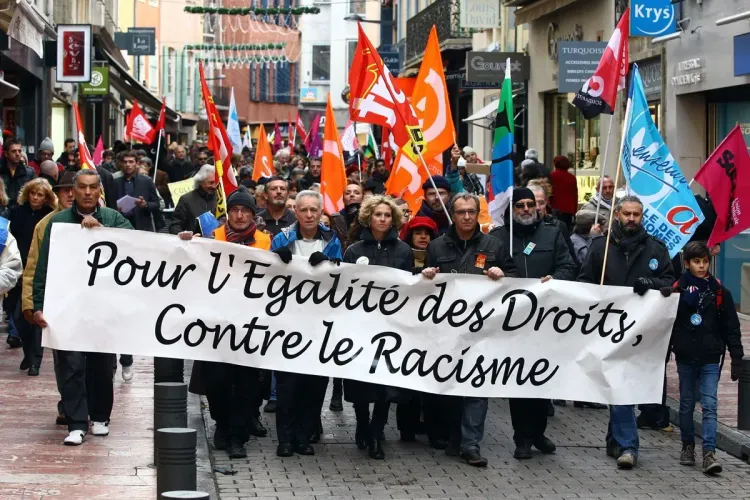 فرنسا: ارتفاع الاعتداءات العنصرية المعادية للأجانب أو المعادية للدين خلال 2023