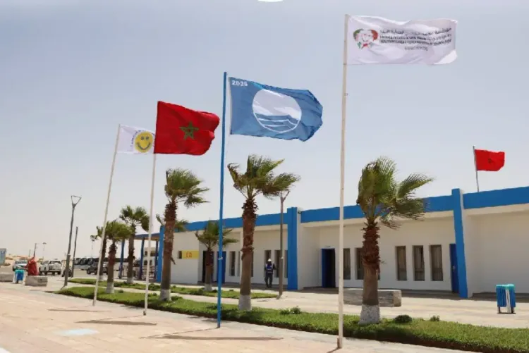 العيون.. رفع اللواء الأزرق بشاطئ فم الواد للمرة الثامنة عشرة على التوالي