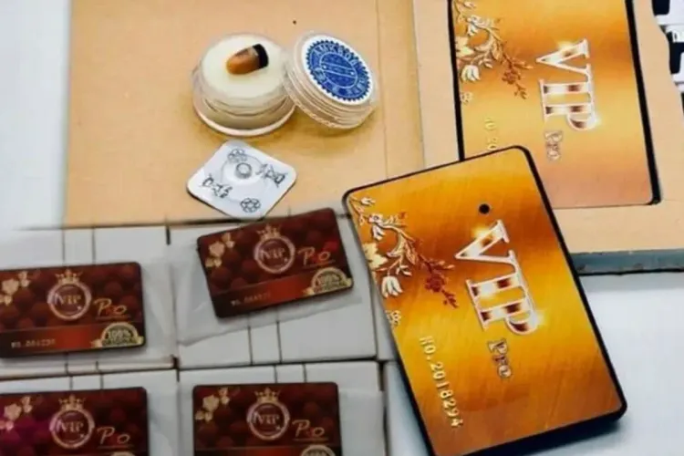 توقيف 3 أشخاص متلبسين بحيازة وترويج أجهزة إلكترونية يشتبه في استخدامها للغش في الامتحانات بالعيون وجرسيف