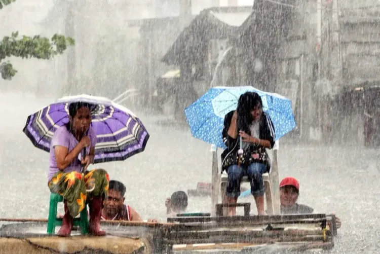 الفلبين تعلق العمل والدراسة بسبب الأمطار الغزيرة