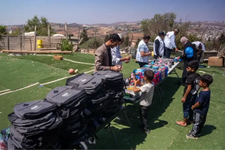 القدس.. وكالة بيت مال القدس الشريف تطلق عملية توزيع الحقيبة المدرسية