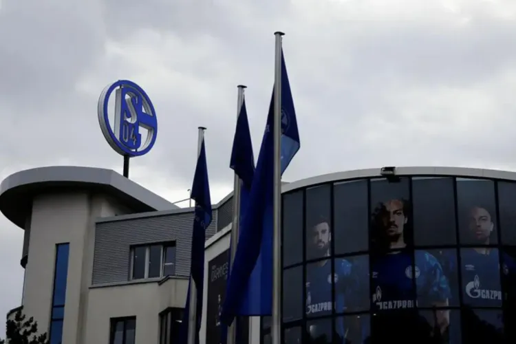 شالكه الألماني يفسخ شراكته مع مجموعة الغاز الروسية غازبروم