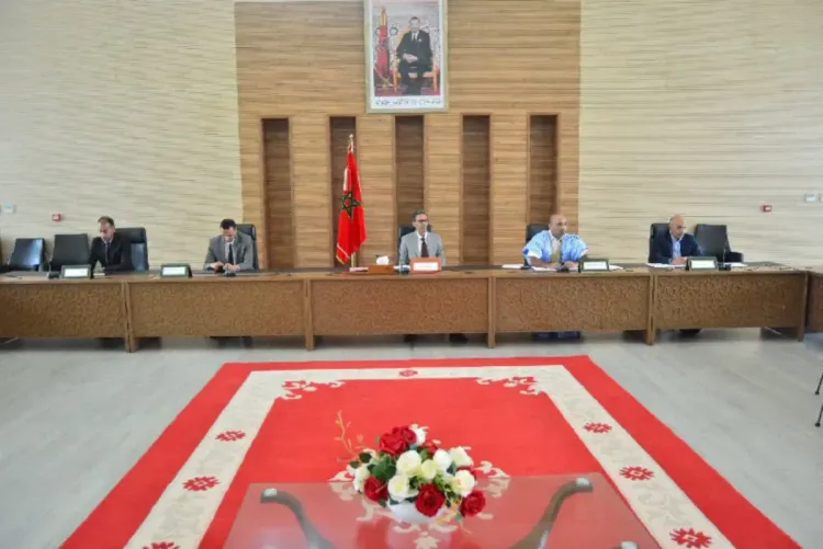 طرفاية .. المجلس الإقليمي يصادق على عدة اتفاقيات لتعزيز التنمية