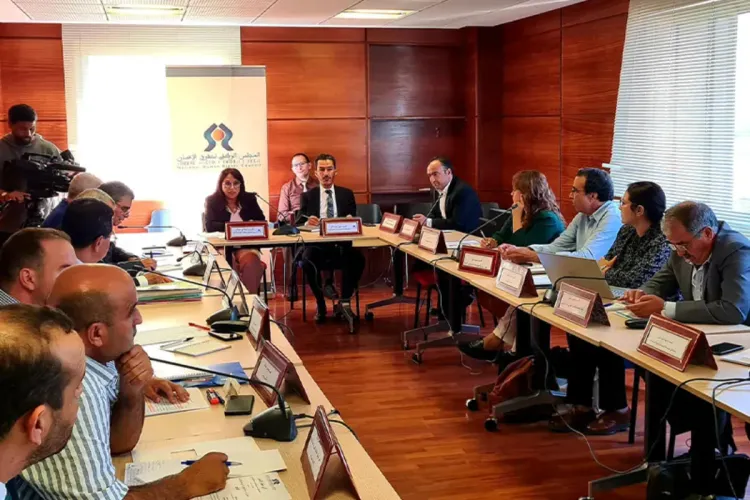 التبليغ عن العنف ضد النساء والفتيات : أهم التوصيات الواردة في تقرير المجلس الوطني لحقوق الإنسان