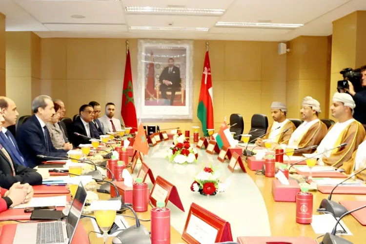 السيد الداكي يتباحث تعزيز التعاون القضائي مع المدعي العام بسلطنة عمان