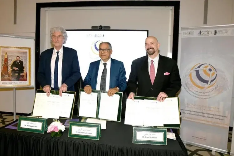 التوقيع على مذكرة إنشاء المركز الدولي للبحث والتكوين في الذكاء الاقتصادي بالداخلة