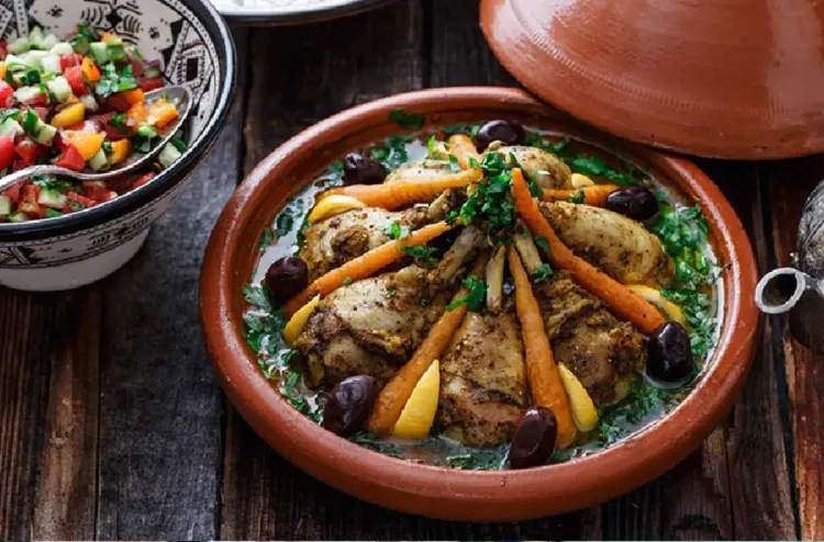 المطبخ المغربي يتألق في القرية الدولية لفنون الطهي بباريس