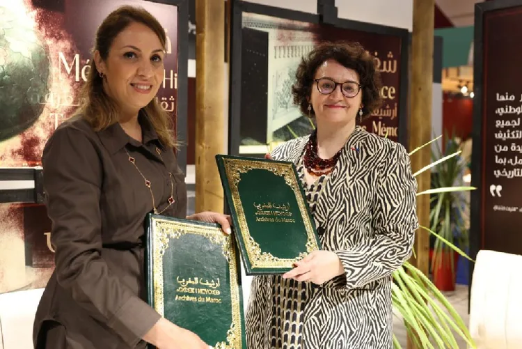 المعرض الدولي للنشر والكتاب.. توقيع اتفاقية تعاون بين أرشيف المغرب والمدرسة الوطنية للمواثيق بفرنسا