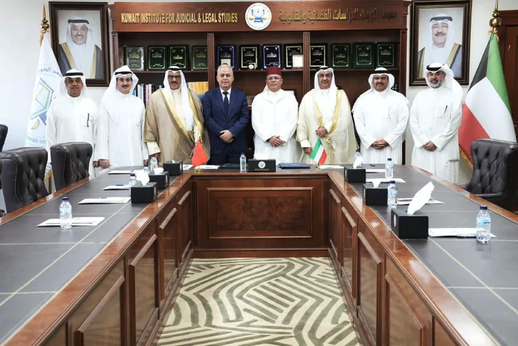 الكويت .. توقيع اتفاقية شراكة بين المعهد العالي للقضاء ومعهد الكويت للدراسات القضائية والقانونية