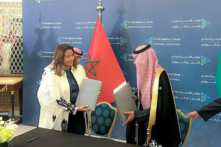 المغرب والسعودية يوقعان مذكرة تفاهم للتعاون في قطاع المعادن