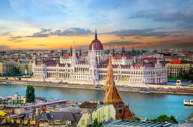 إطلاق مشاريع مشتركة للبحث العلمي بين جامعات مغربية وهنغارية