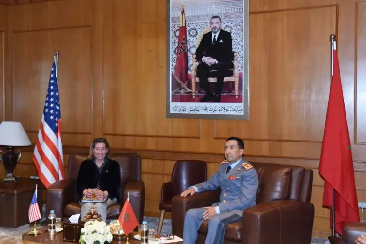 الفريق أول المفتش العام للقوات المسلحة الملكية يتباحث مع نائبة مساعد وزير الدفاع الأمريكي للشؤون الإفريقية