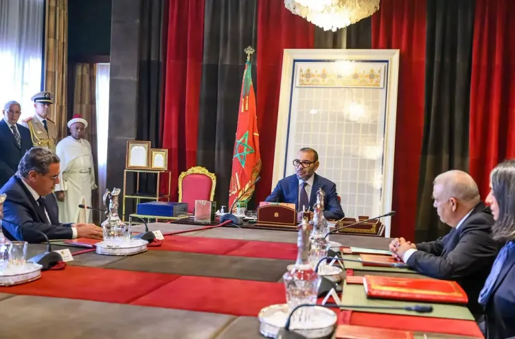 جلالة الملك يترأس جلسة عمل حول تفعيل البرنامج الاستعجالي لإعادة إيواء المتضررين