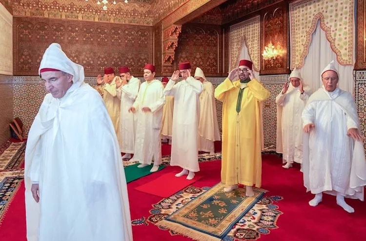 أمير المؤمنين يؤدي غدا الاثنين صلاة عيد الفطر المبارك بمسجد أهل فاس بالمشور السعيد بمدينة الرباط (وزارة القصور الملكية والتشريفات والأوسمة)