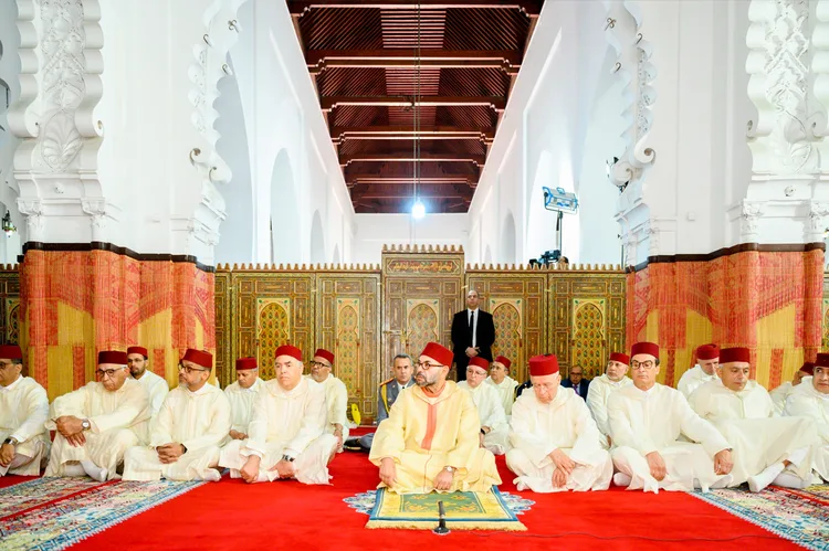 أمير المؤمنين يؤدي صلاة الجمعة بالمسجد المحمدي بمدينة الدار البيضاء