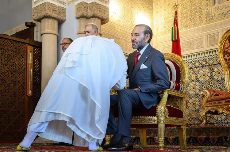 صاحب الجلالة الملك محمد السادس يجري عملية جراحية تكللت بالنجاح على مستوى كتفه الأيسر بالمصحة الملكية بالرباط