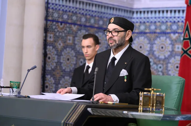 جلالة الملك يستقبل الأعضاء الجدد المعينين بالمجلس الأعلى للاتصال السمعي البصري