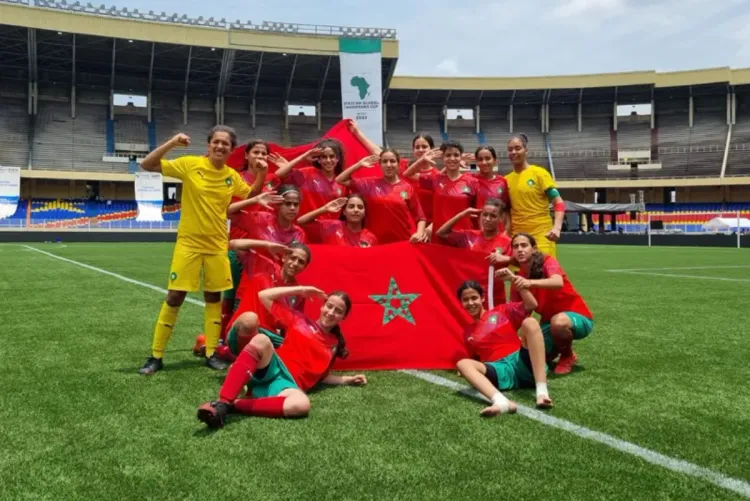 شكيب بنموسى يهنئ لاعبات المنتخب الرياضي المدرسي لكرة القدم