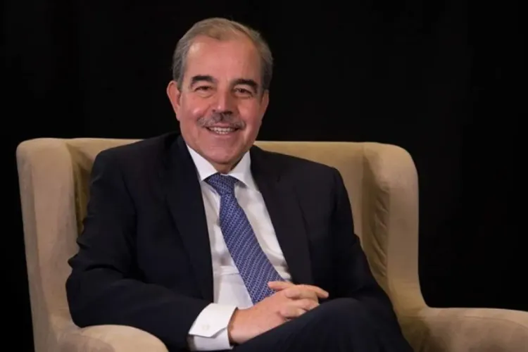 القضاء الإداري في تونس يعيد المنذر الزنايدي إلى سباق الرئاسة ويرفض الطعن في استبعاد عبير موسى