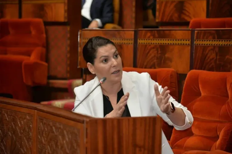 السيدة المنصوري تؤكد اشتغال الوزارة على وضع مخطط لانطلاقة جديدة لمدينة تامنصورت