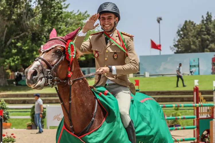 الدورة ال38 لأسبوع الفرس : النقيب محمد أمين العمري يحرز لقب البطولة الوطنية العسكرية للقفز على الحواجز للفئة ألف